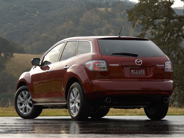 Autoesittely Mazda CX-7 2009-2010