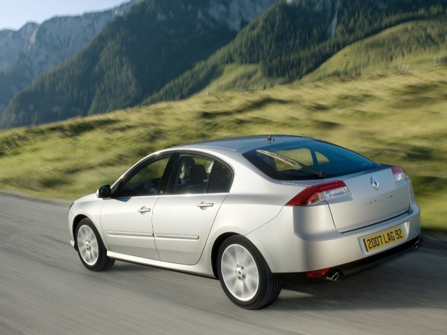 Autoesittely Renault Laguna 2008-2010