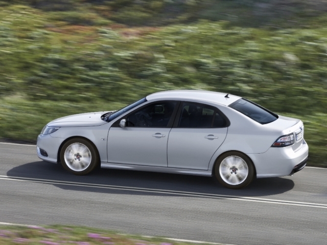Autoarvio: Koeajossa Saab 9-3 Sport Sedan 2.0t Vector M6