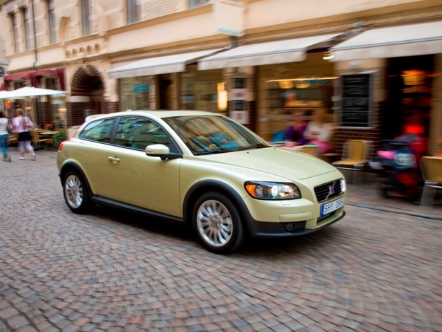 Autoesittely Volvo C30 2008-2009