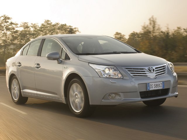 Autoesittely Toyota Avensis (2009)