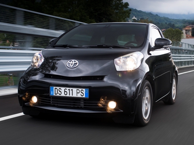 Autoesittely Toyota IQ 2009-2011