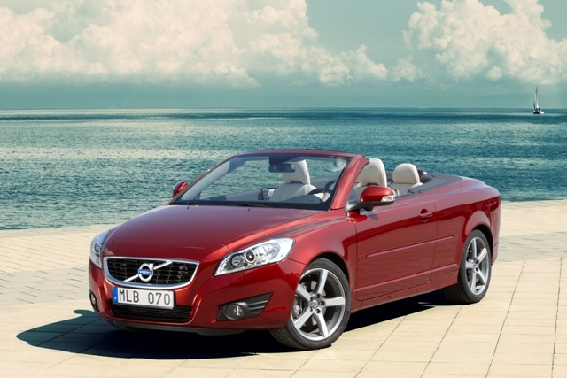 Autoesittely Volvo C70 2012