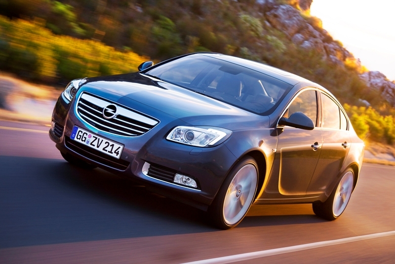 Autoesittely Opel Insignia 2010