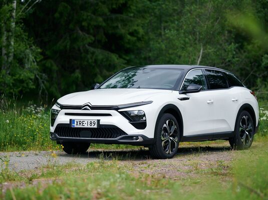 Citroën C5 X - hintaluokkansa parasta mukavuutta
