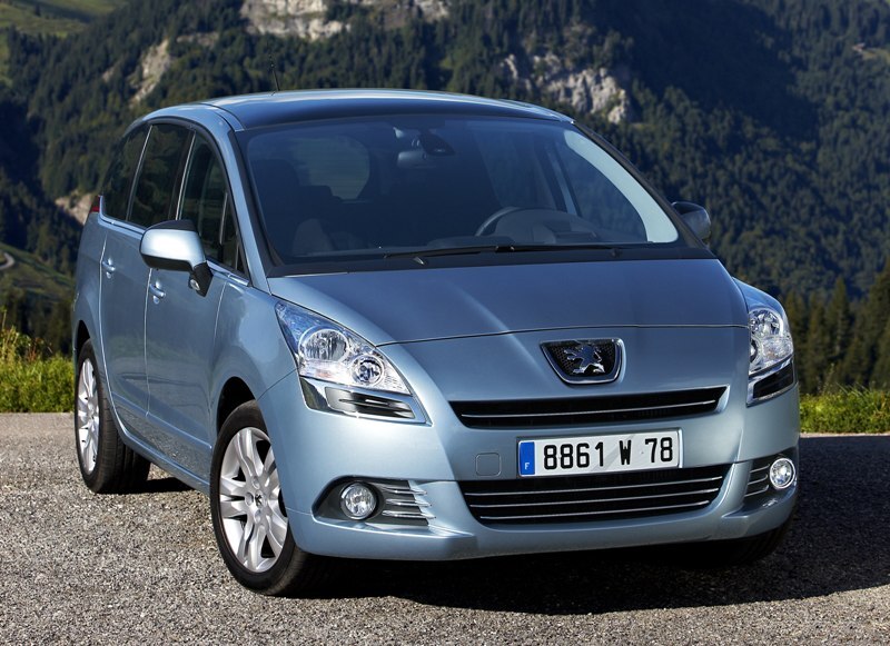 Autoesittely Peugeot 5008 2012