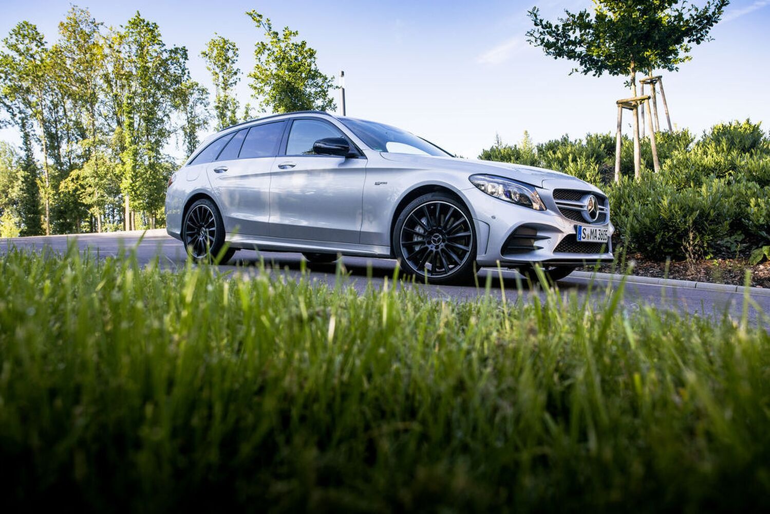 Mercedes-Benz houkuttelee vaihtoautokaupoille – Suomessa käyttöön uusi takuuohjelma