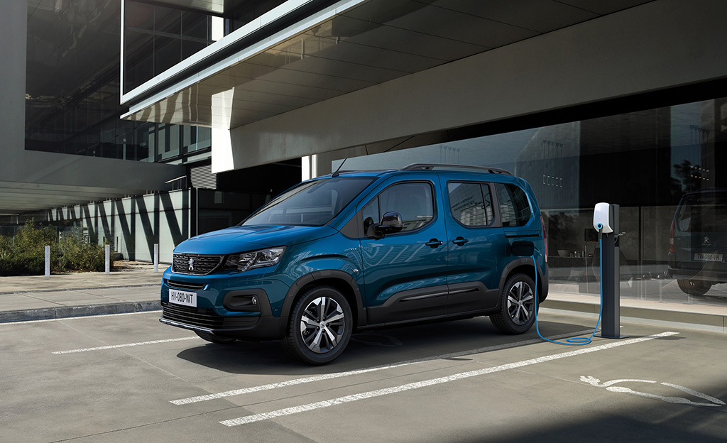 7-paikkainen täyssähköauto hillittömällä tavaratilalla – Peugeot e-Rifter myyntiin kuluvan vuoden aikana