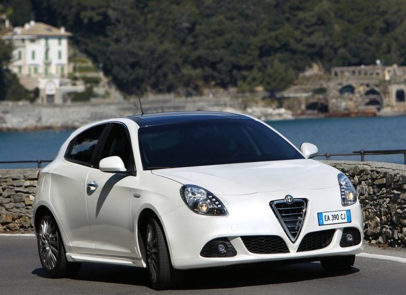 Autoesittely Alfa Romeo Giulietta 2012