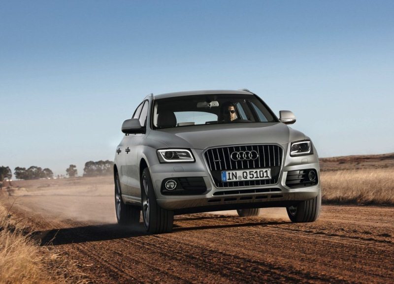 Autoesittely Audi Q5 2012
