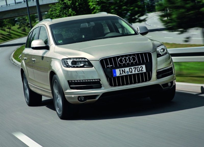 Autoesittely Audi Q7 2012