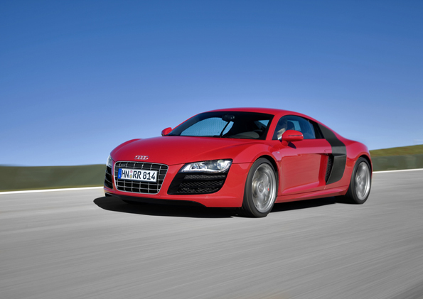 Autoesittely Audi R8 2012