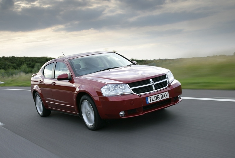 Autoesittely Dodge Avenger 2010-2011