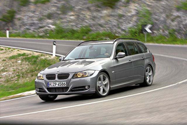 Autoesittely BMW 335i farmari
