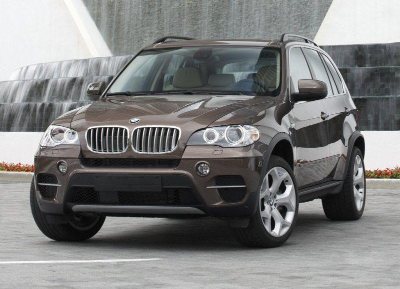 Autoesittely BMW X5 2012