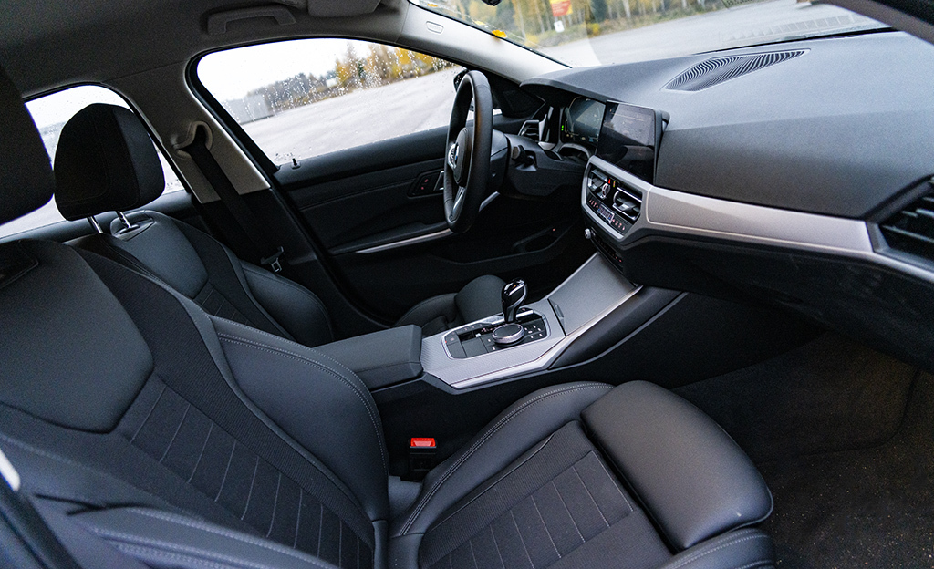 BMW 330e etupenkit