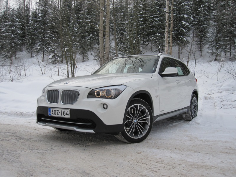 Autoesittely BMW X1 2010