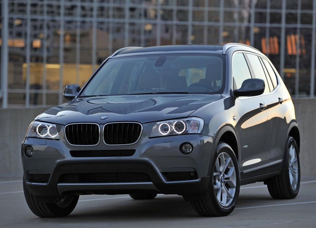 Autoesittely BMW X3 2012