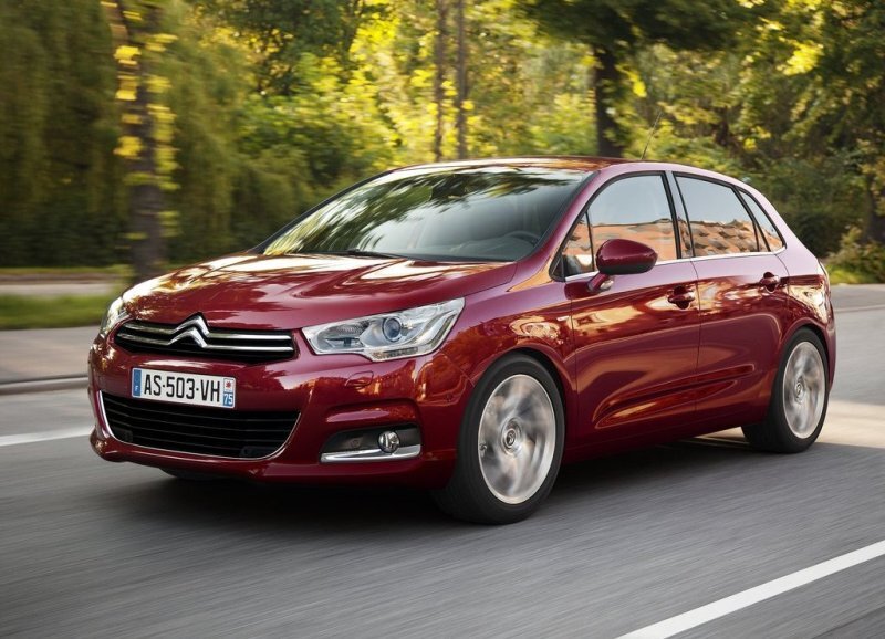 Autoesittely Citroën C4 2012