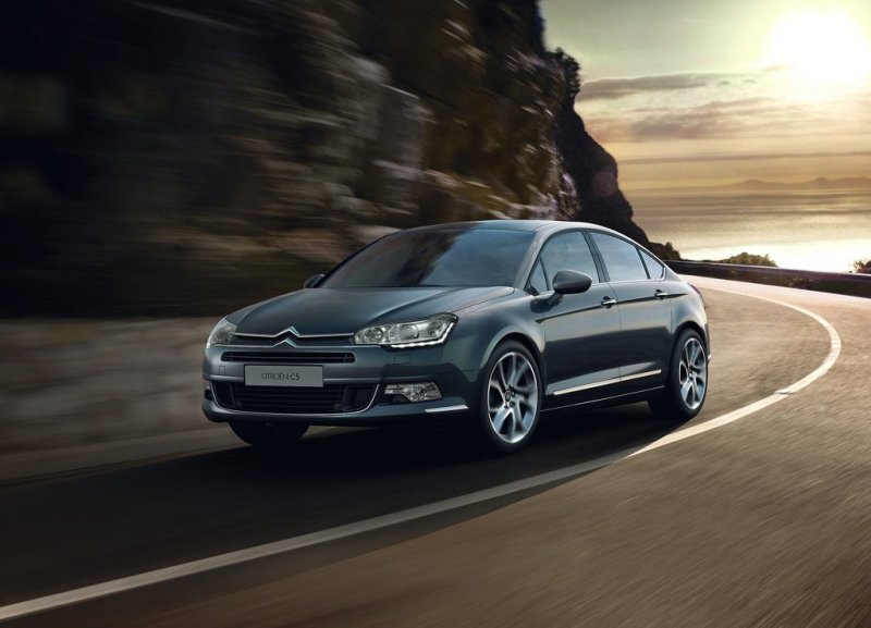 Autoesittely Citroën C5 2012
