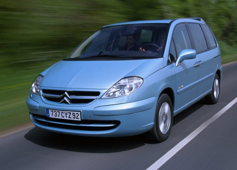 Autoesittely Citroen C8 2011-2012