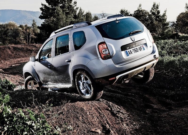 Autoesittely Dacia Duster (2010)