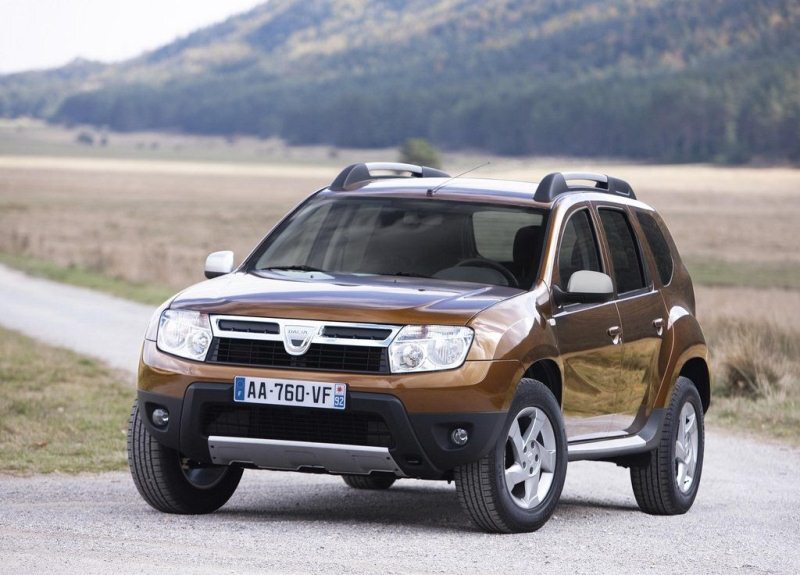 Autoesittely Dacia Duster 2011-2012