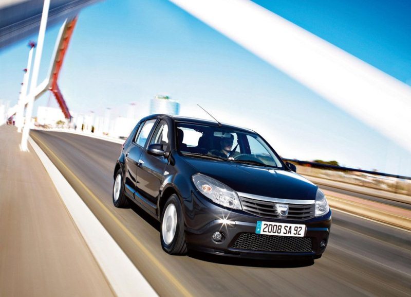 Autoesittely Dacia Sandero 2012