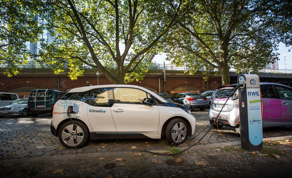 Yhteisk&auml;ytt&ouml;auto DriveNow
