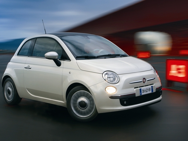 Autoesittely Fiat 500 2012