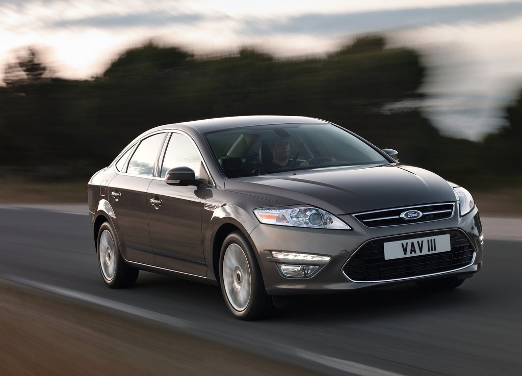 Autoesittely Ford Mondeo 2012