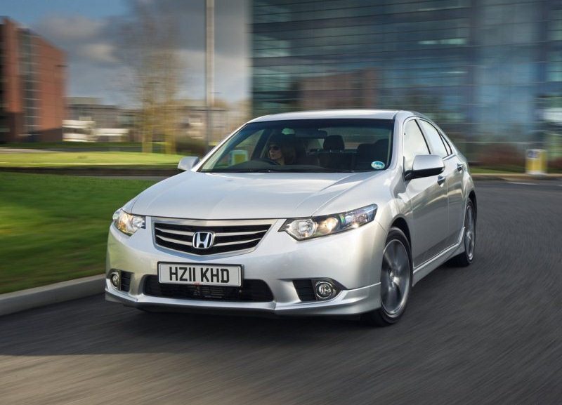 Autoesittely Honda Accord 2012