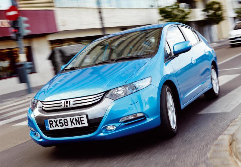 Autoesittely Honda Insight 2010-2011