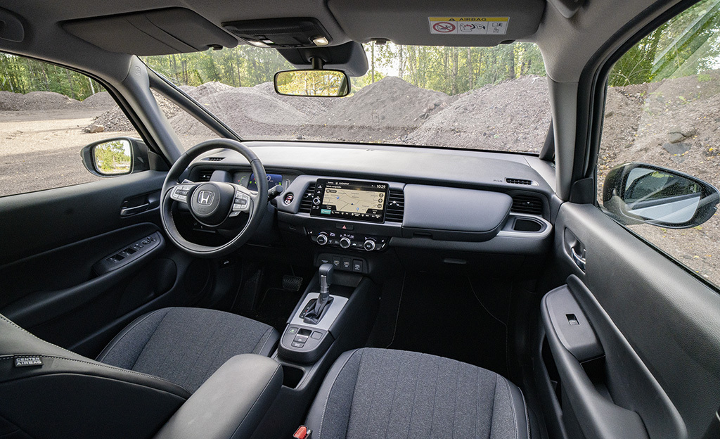 Honda Jazz Hybrid ohjaamo