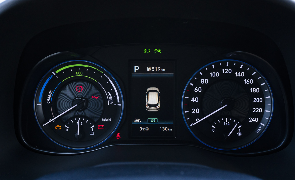 Hyundai Kona Hybrid mittaristo