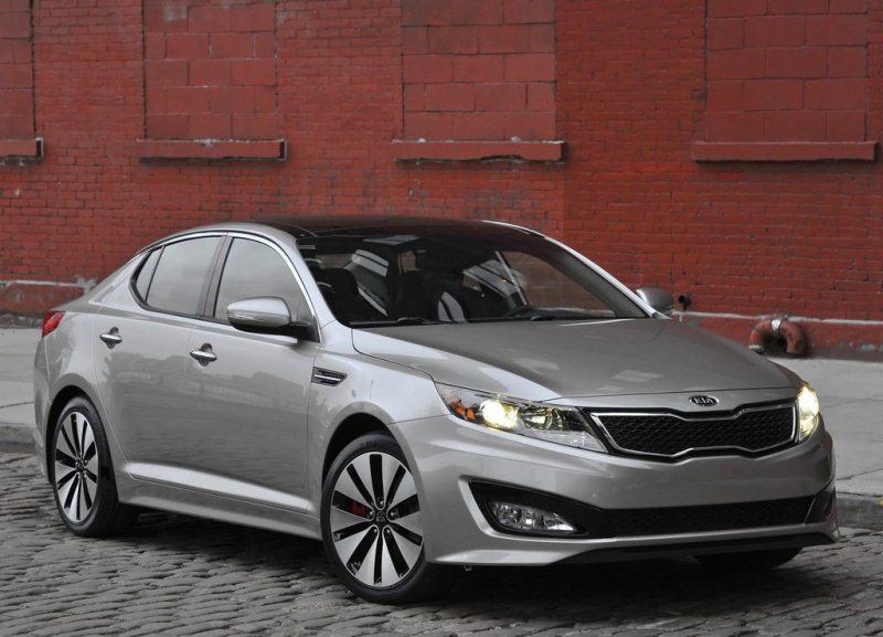 Autoesittely Kia Optima 2012