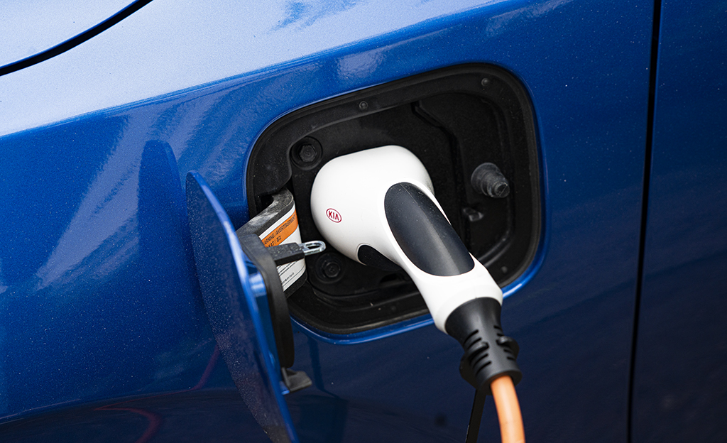 Kia Ceed PHEV lataus