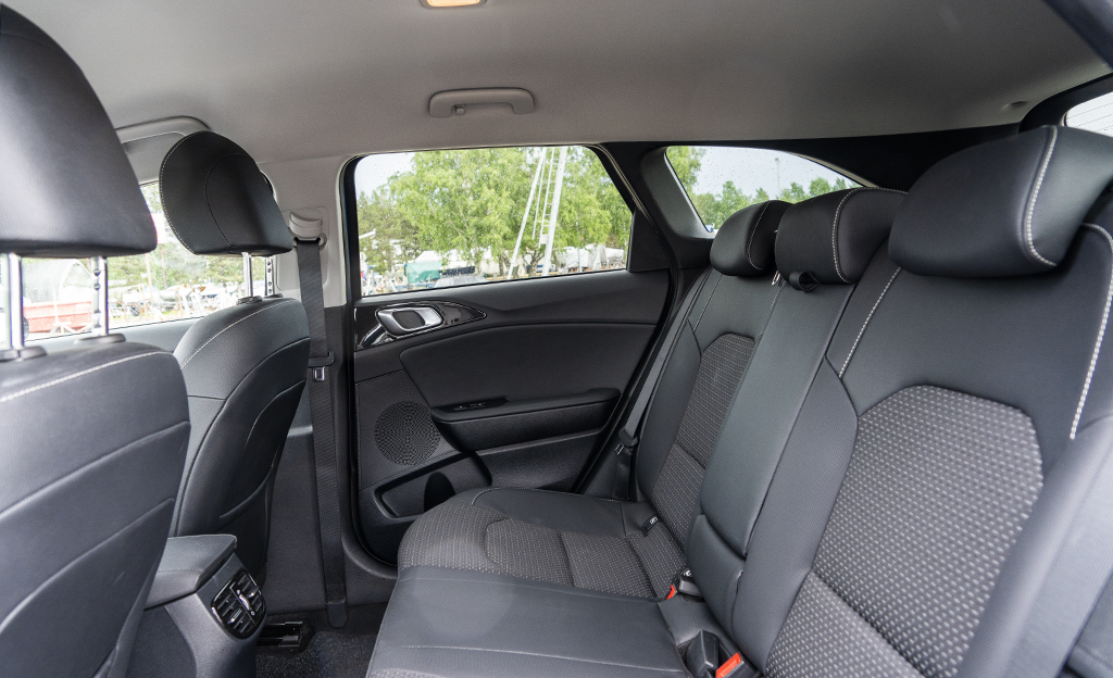 Kia Ceed PHEV takapenkki