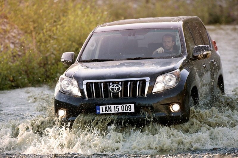 Autoesittely Toyota Land Cruiser 2012