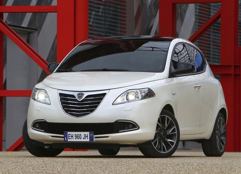 Autoesittely Lancia Ypsilon