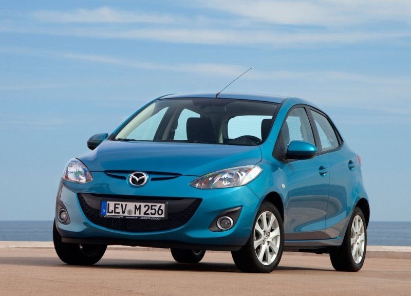 Autoesittely Mazda Mazda2 2012