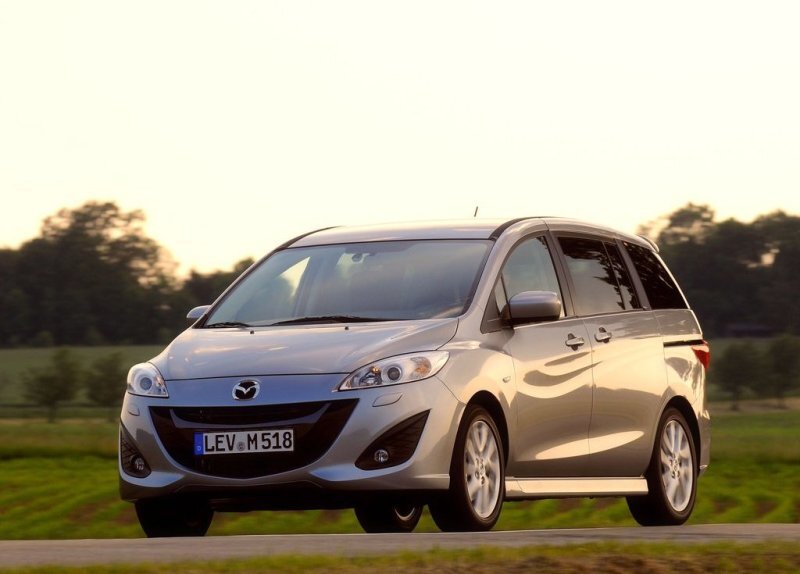 Autoesittely Mazda 5 (2011)