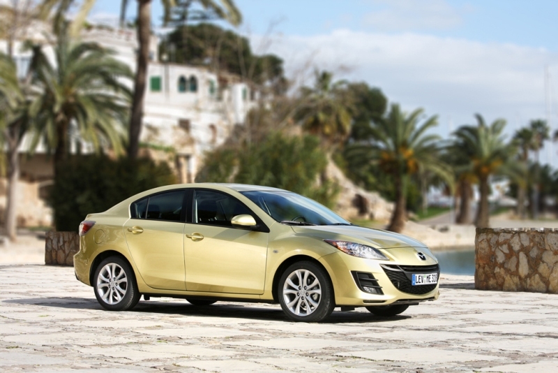 Autoesittely Mazda3 2012