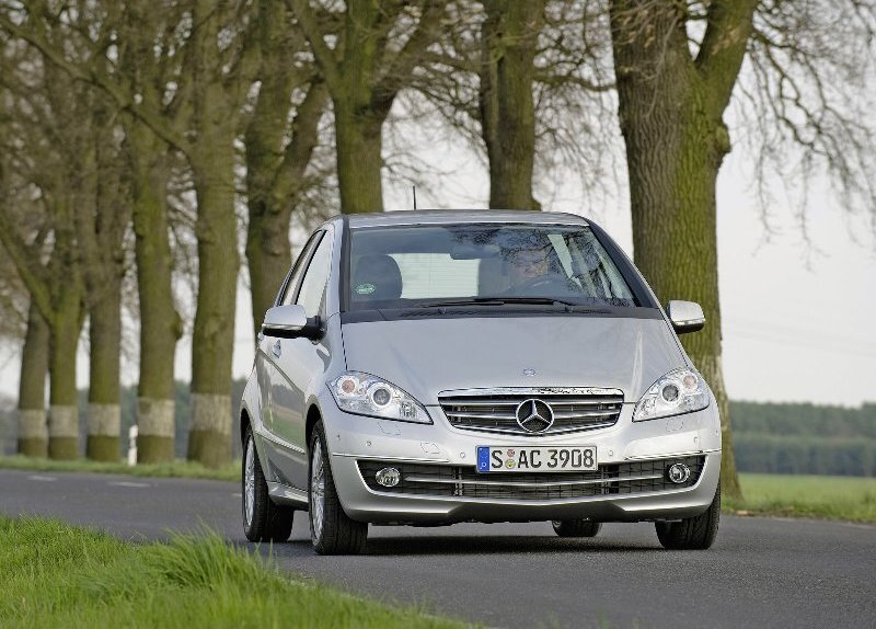 Autoesittely Mercedes-Benz A-sarja 2010-2011