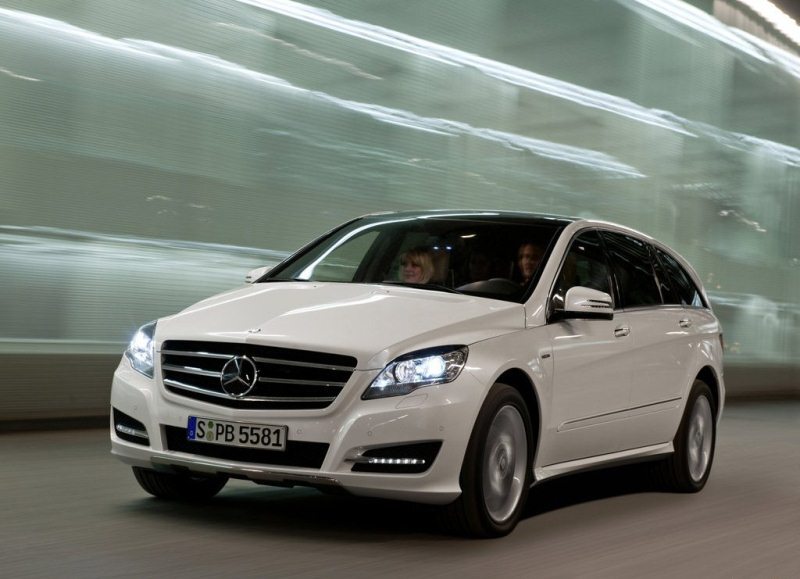 Autoesittely Mercedes-Benz R-sarja 2012