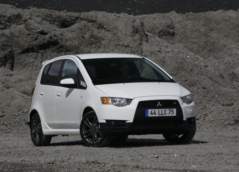 Autoesittely Mitsubishi Colt 2012