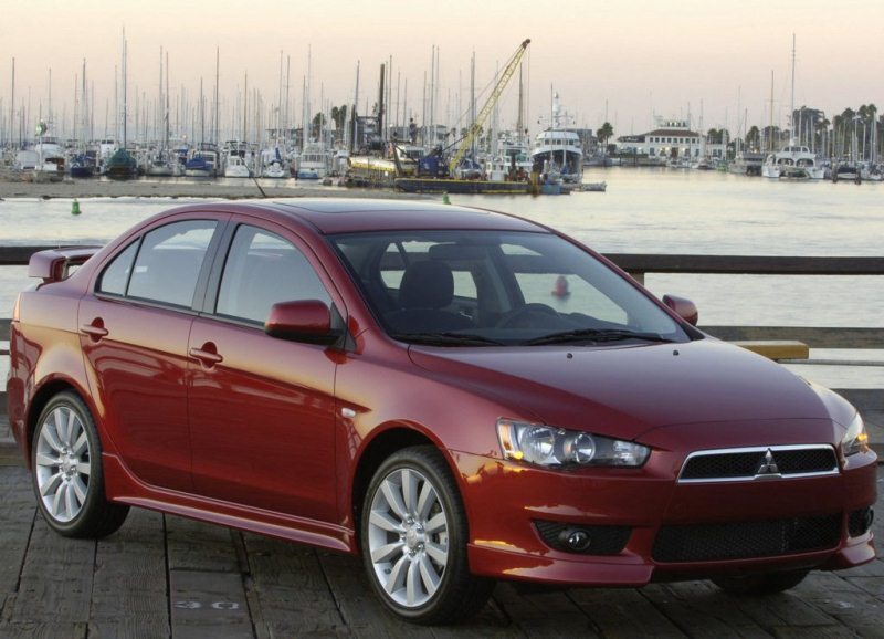 Autoesittely Mitsubishi Lancer 2012