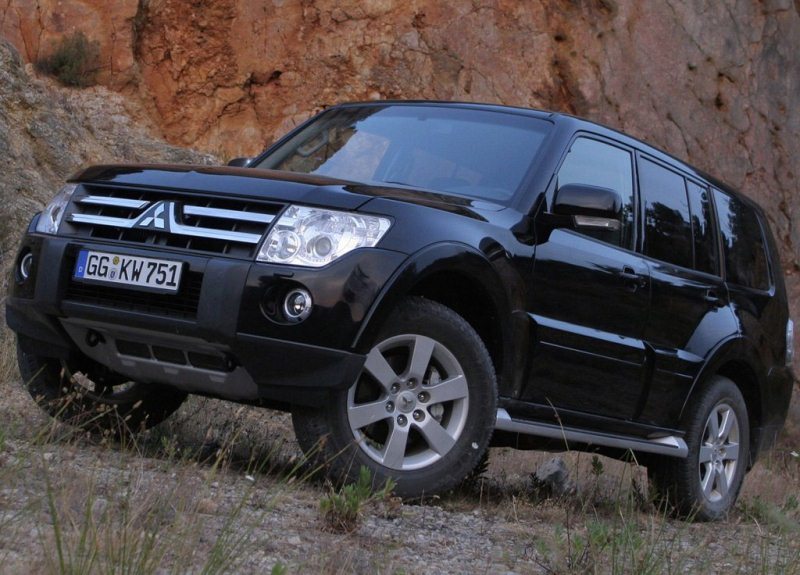 Autoesittely Mitsubishi Pajero 2012 
