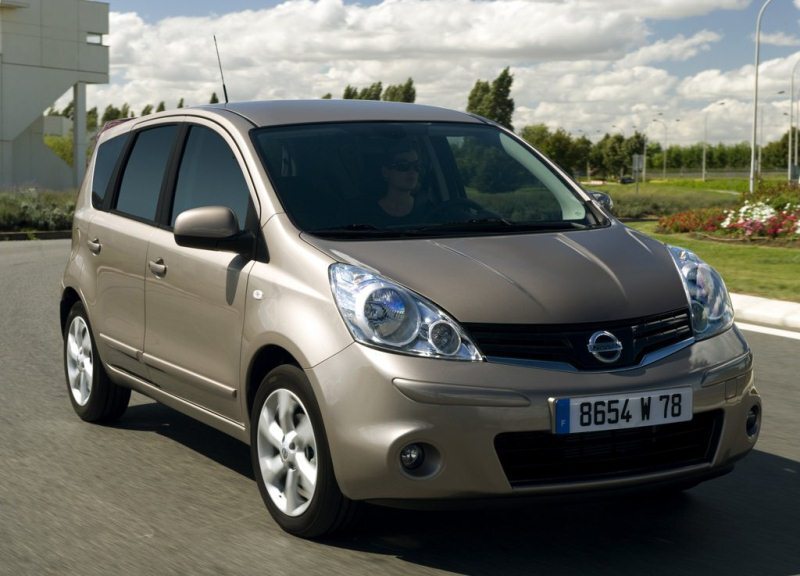 Autoesittely Nissan Note 2012