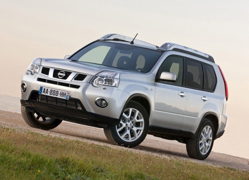 Autoesittely Nissan X-Trail 2012